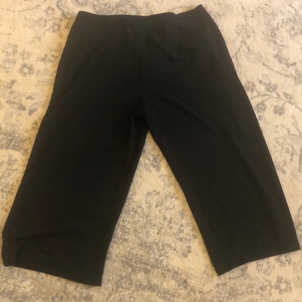 Black Capri